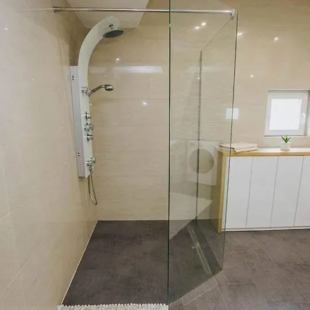 Moderan S Hidromasaznom Kadaom Apartamento