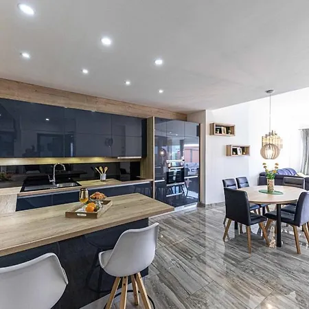 Moderan S Hidromasaznom Kadaom Apartamento *