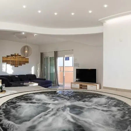 Moderan S Hidromasaznom Kadaom Apartamento