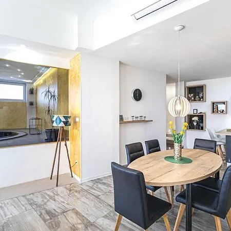 Apartamento Moderan S Hidromasaznom Kadaom *