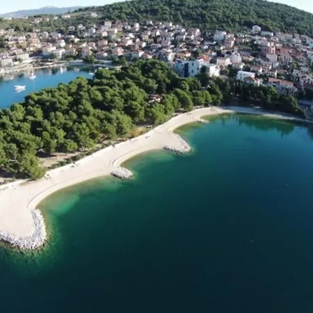 Moderan S Hidromasaznom Kadaom Apartamento Trogir