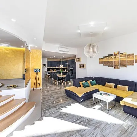 Moderan S Hidromasaznom Kadaom Trogir