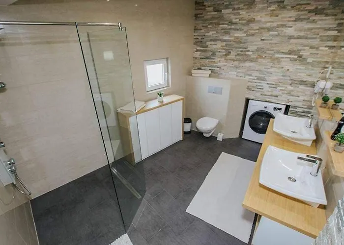 Moderan S Hidromasaznom Kadaom * 트로기르