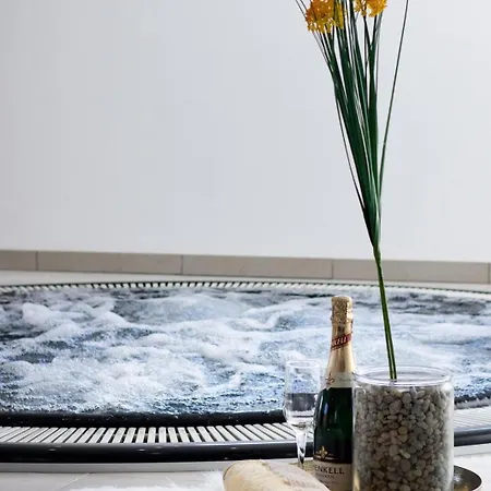 Moderan S Hidromasaznom Kadaom *