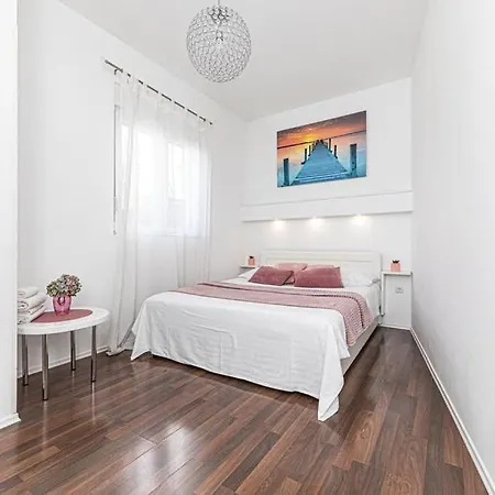 Moderan S Hidromasaznom Kadaom Appartement *