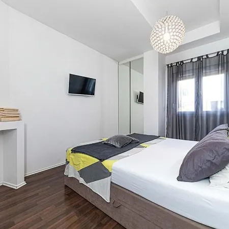 Appartement Moderan S Hidromasaznom Kadaom Trogir