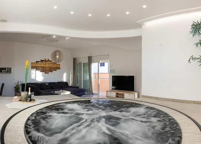 Moderan S Hidromasaznom Kadaom Appartement