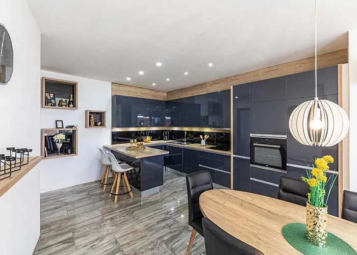 Moderan S Hidromasaznom Kadaom * Trogir