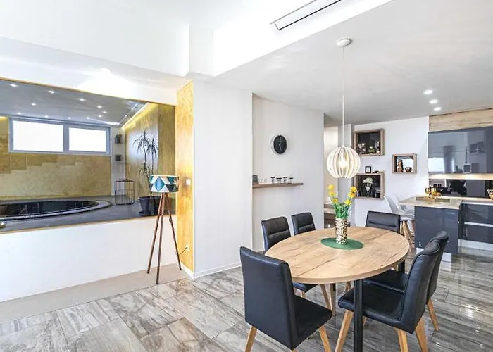 Apartment Moderan S Hidromasaznom Kadaom *