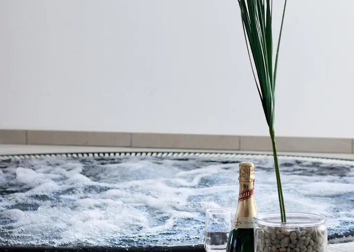 Moderan S Hidromasaznom Kadaom *