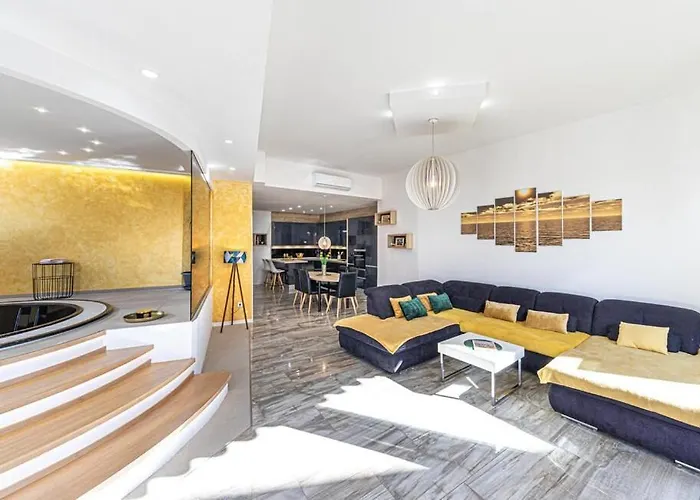 Moderan S Hidromasaznom Kadaom Trogir