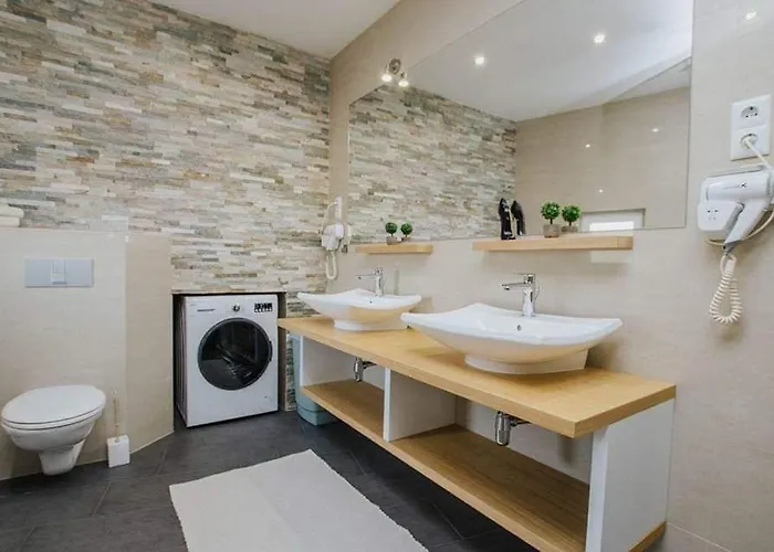 Moderan S Hidromasaznom Kadaom Trogir