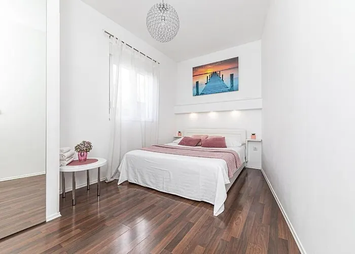 Moderan S Hidromasaznom Kadaom Apartment *