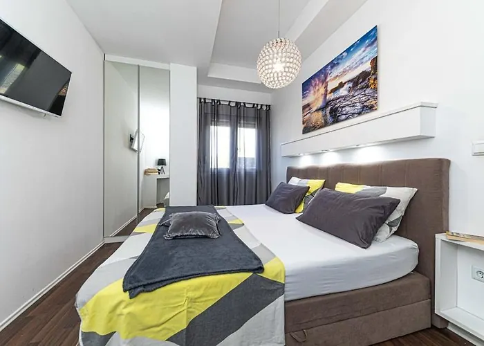 Moderan S Hidromasaznom Kadaom Appartement Trogir